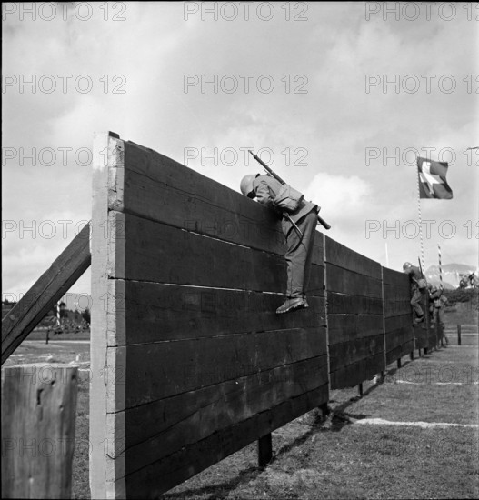 Federal Day celebration; soldiers demonstrate their military capability; 1940