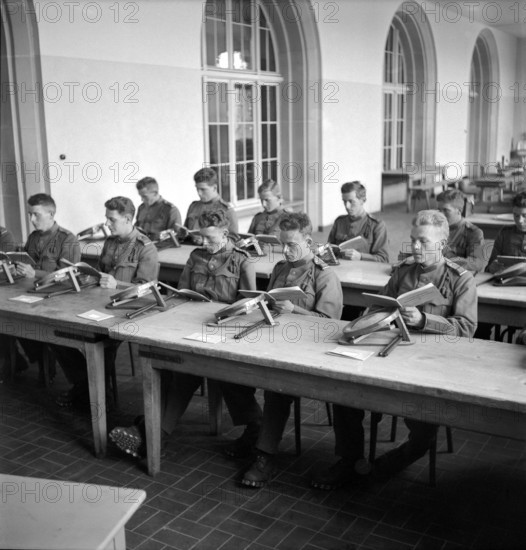 Course for drum instructors; 1942