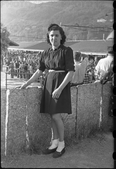 Italian internees before their departure; 1945