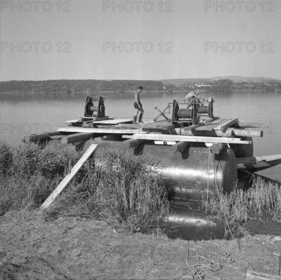 After WWII: Preparations for the recovery of a US bomber, Greifensee 1953