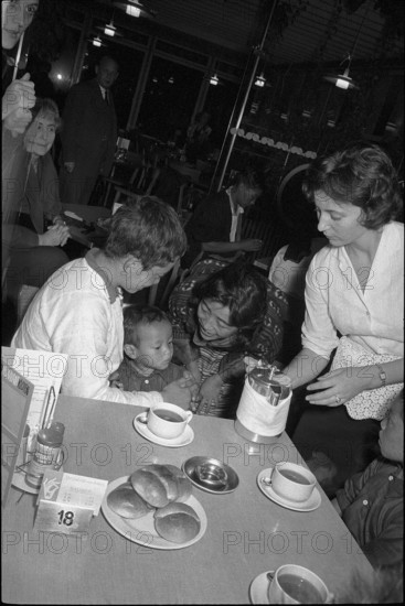 Arrival of the first Tibetan refugees in Switzerland, Kloten 1961