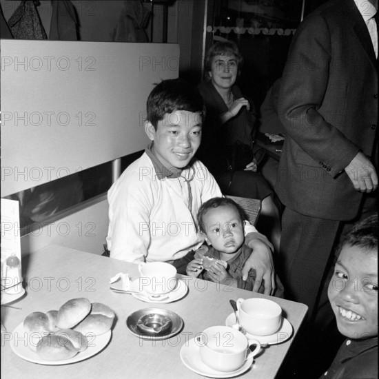 Arrival of the first Tibetan refugees in Switzerland, Kloten 1961