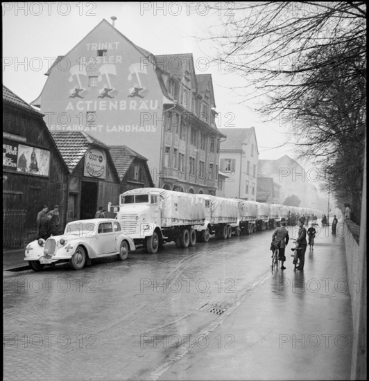 The Red Cross organizes goods transport for war prisoners, 1943
