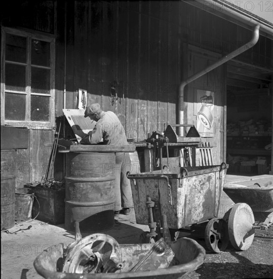 Recycling parts of used cars. 1941