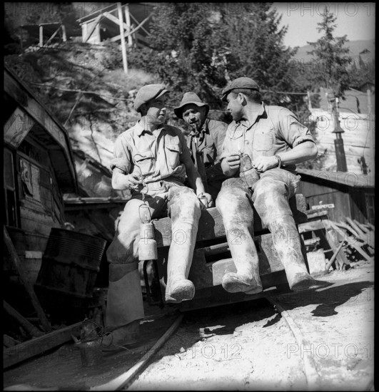 Miners, building site Aletsch power station 1949