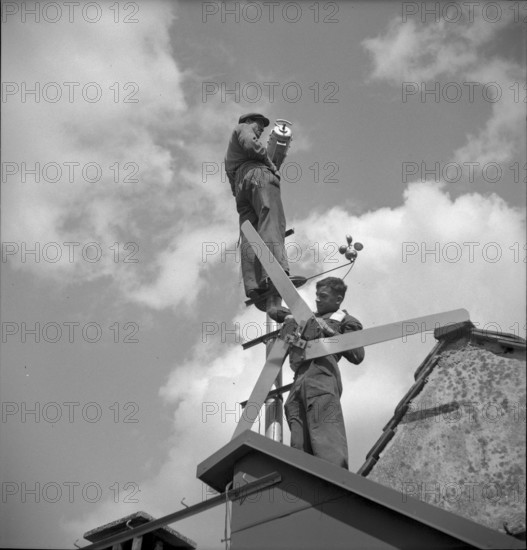 WW 2: bomb airdrop, dropping. repair work, Schaffhausen 1944