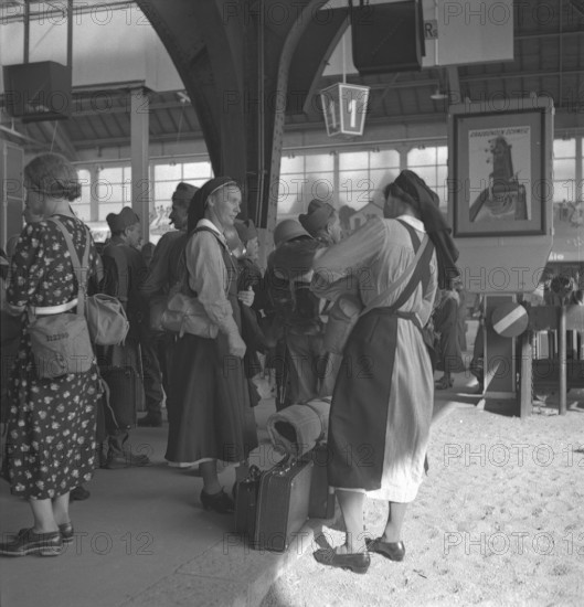 Nurses, platform. 1939
