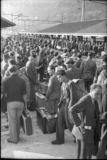 Departure. internees waiting for their train. 1945