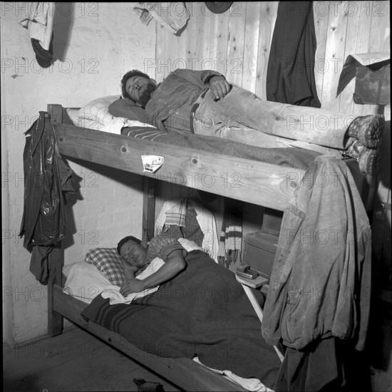 Italian workers before start of shifts, Oberaar power station 1951