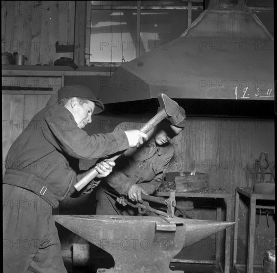 Blacksmith at the building site of Oberaar power station 1951