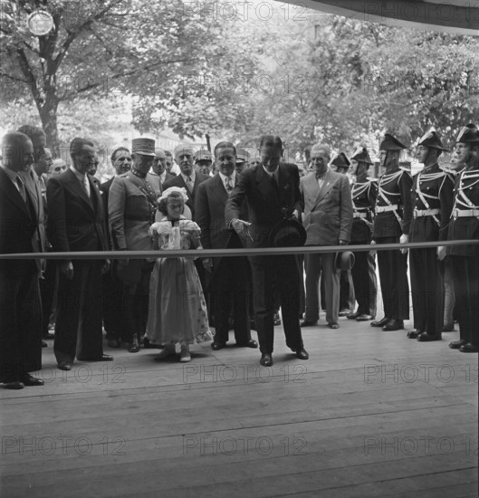 General Guisan at Foire de Genève 1945