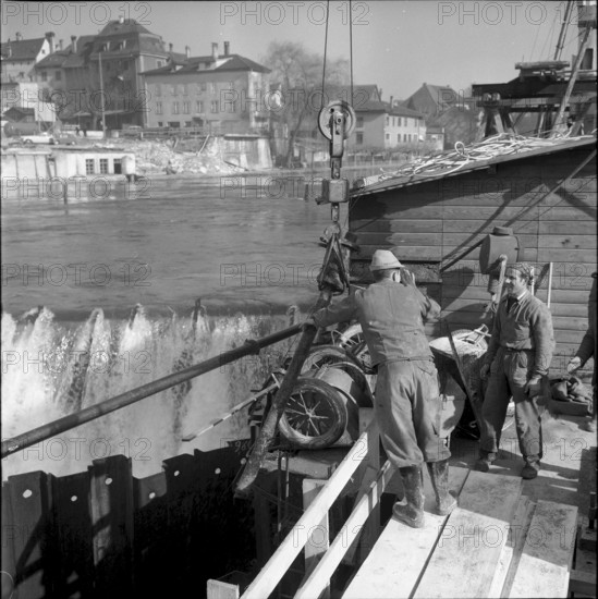 Rhaetian Railway line spilled over by avalanche, clearing work. 1951,