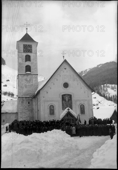 Funeral of the avalanche victims in Vals, 1951