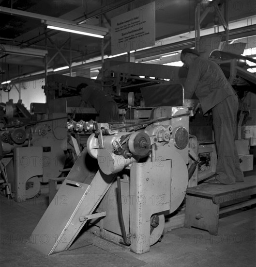 Cigarette factory Burrus, 1960