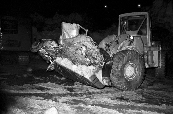 Mattmark glacial ice avalanche, nighttime search for missing workers, 1965