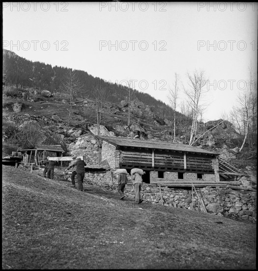Urnerboden: people searching among the remains of buildings destroyed by an avalanche, 1940