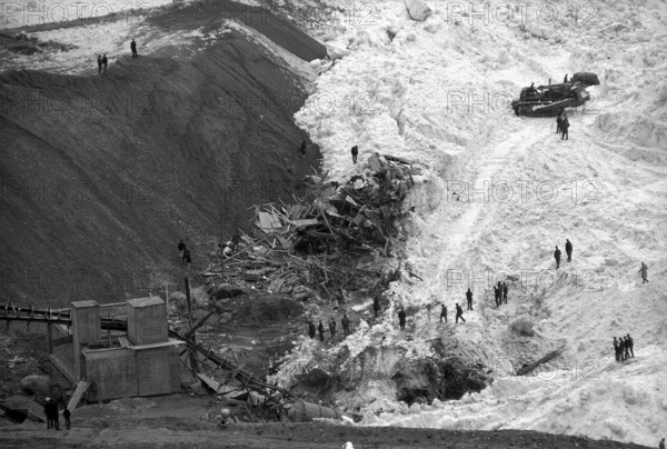 Mattmark glacial ice avalanche, search for the missing workers, persons, 1965