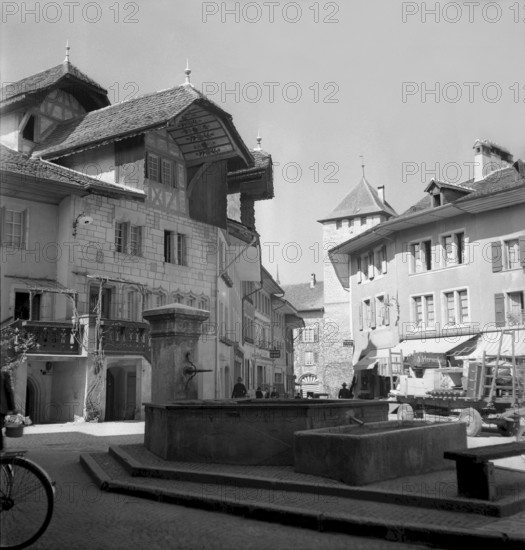 Horse and cart on Grand rue Morges, 1945
