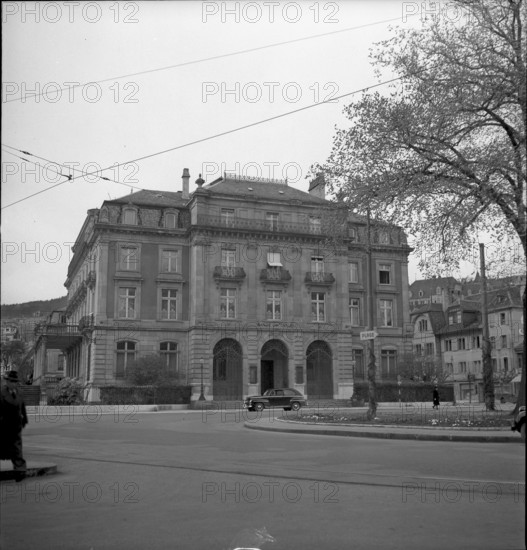 Neuchâtel, goods of an antique dealer on display at Place des Halles, 1948