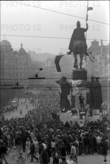 Prague 1968 after the invasion of the Warsaw Pact troops: Man protesting with a boot