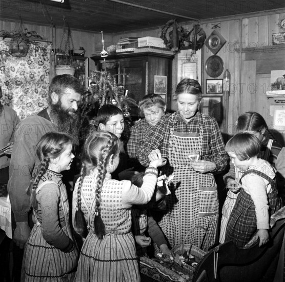 Farmer's family celebrates Christmas; 1960