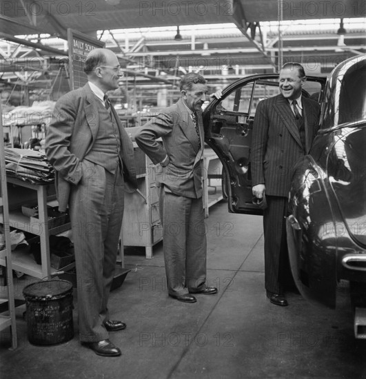 Visitors in the assembly hall; General Motors 1946