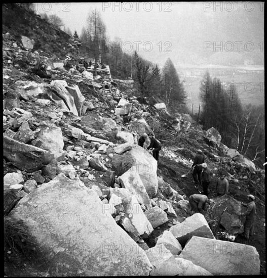 Landslide in the Maggia Valley; cleanup work, road interrupted by debris; 1950