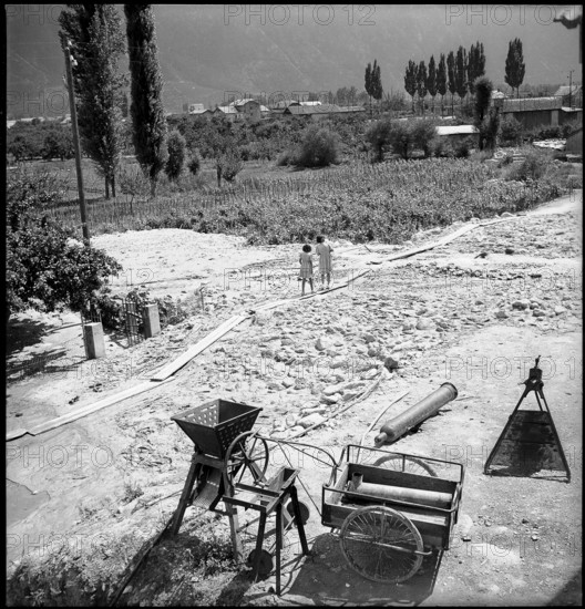 Landslide near Pully, scree and debris; 1945