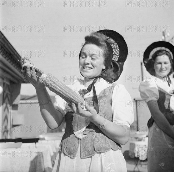 Woman in Graubünden costume with corncob, 1940