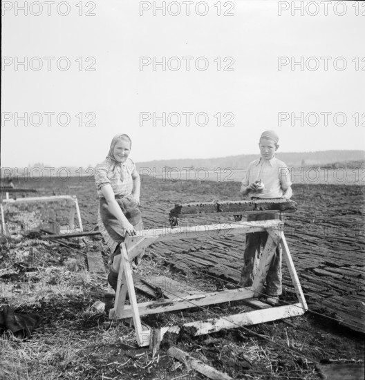 Peat cutter near Boswil, 1945