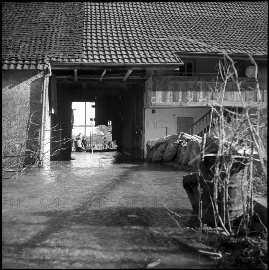 Rockfall in Erlinsbach causes change in the river course; 1957
