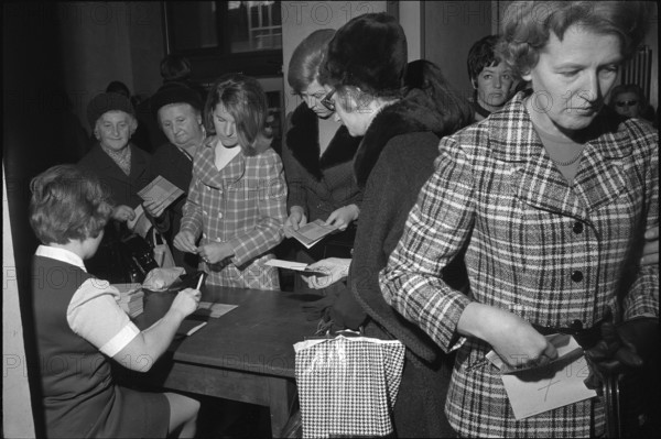 Zurich women at the ballot box for the first time, 1969