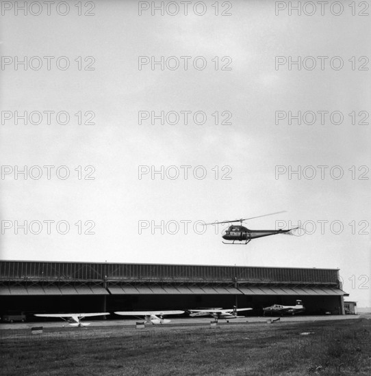 Glacier pilot Hermann Geiger, landing in Kloten, 1960