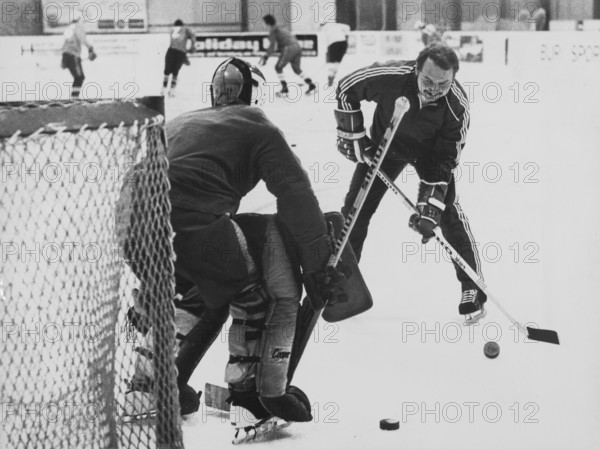 National coach Jirik examines goalkeeper Grubauer, training camp 1977