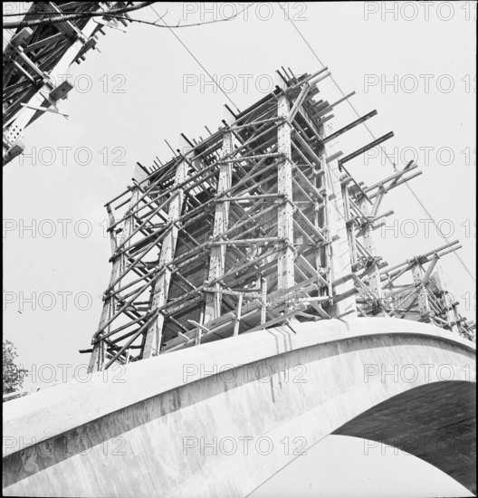 The railway bridge under construction, detail, Bern 1938