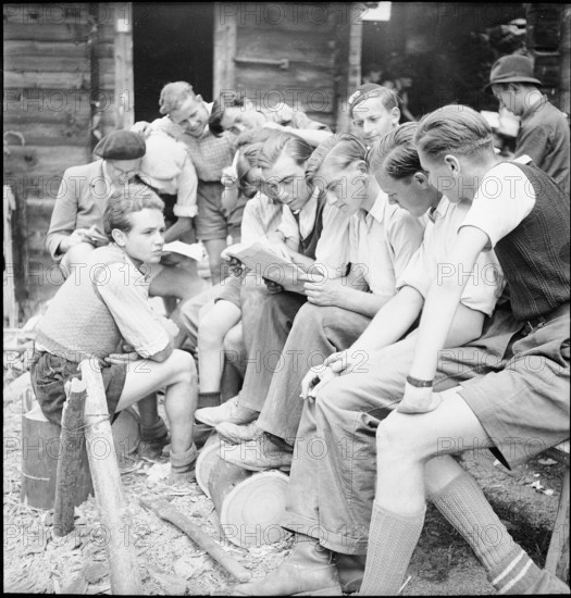 Young men reading a newspaper, 1944