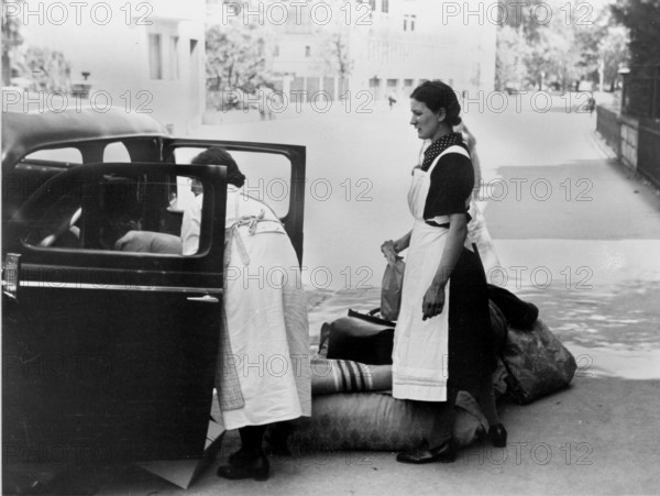 Evacuation; escape to Central Switzerland, May 1940