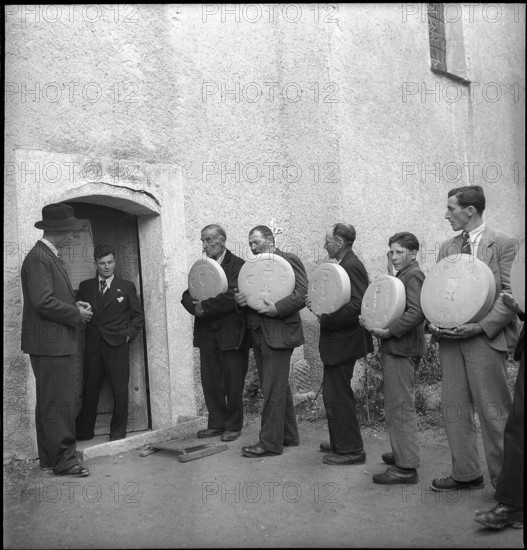 Cheese donation in Vissoie, Valais 1941