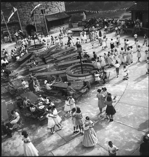 Folk festival on the Munot in Schaffhausen, 1940