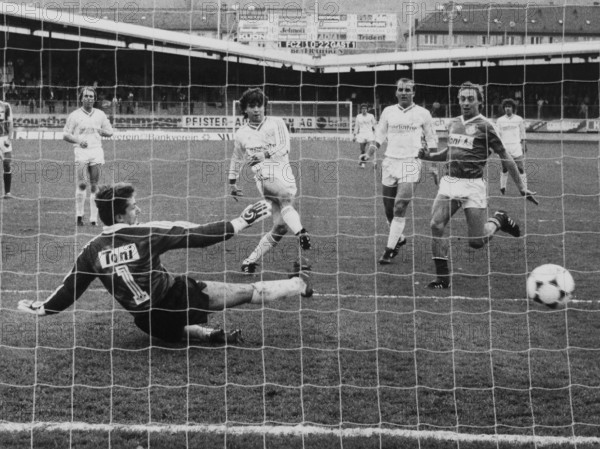 NLA Championship 1984/85: FCZ  FC Winterthur; Kraus, goalkeeper Chelos, goalscorer Kundert, Jerkovic, Graf