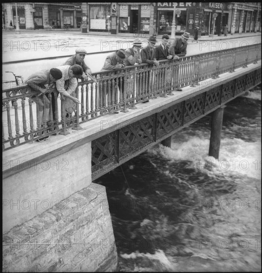 Fishermen in Geneva 1945