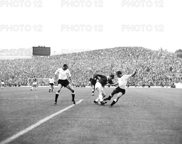 Football World Cup 1966: Switzerland  FRG; Schulz, Künzli, Höttges