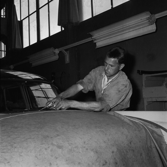 Assembly plant; assembly hall, body shop; 1956