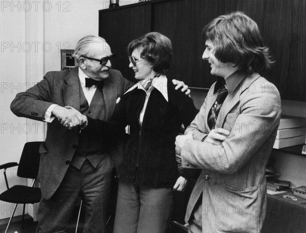 FCZ President Nägeli welcomes Chapuisat and his wife, 1976