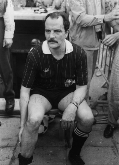 Cup Final 1986: FC Sion vs. Servette Geneva; referee Mercier injured