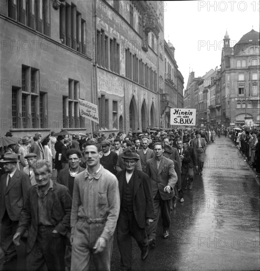 Construction workers on strike for better working conditions, 1947