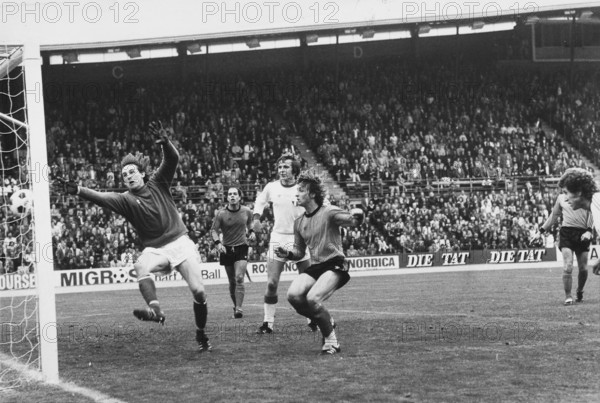 NLA Championship 1974/75: FCZ GC; goal for FCZ by Katic (R)