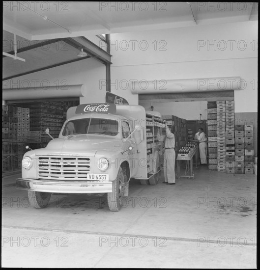 Lausanne, CocaCola delivery truck loaded; 1949