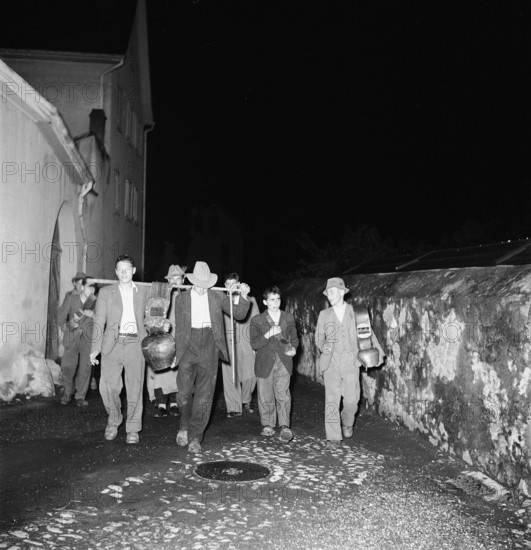 May parade of the youth of Maienfeld, 1944