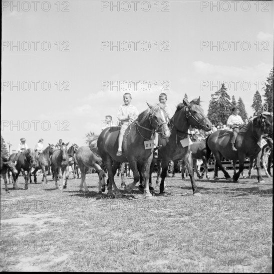 59th MarchéConcours Saignelégier, children's parade, 1962